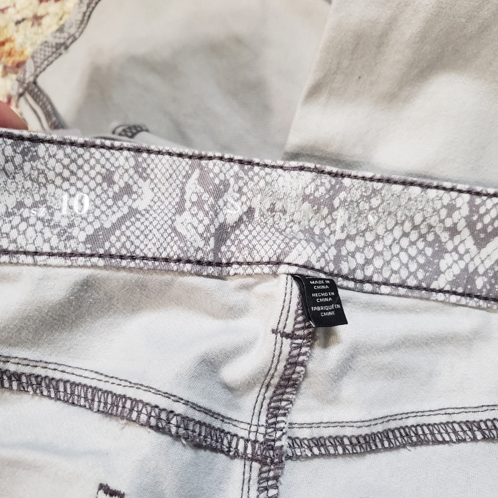White House Black Market High Rise Sculpt Ankle Skinny Snake Print Jeans Size 10 - Picture 6 of 13